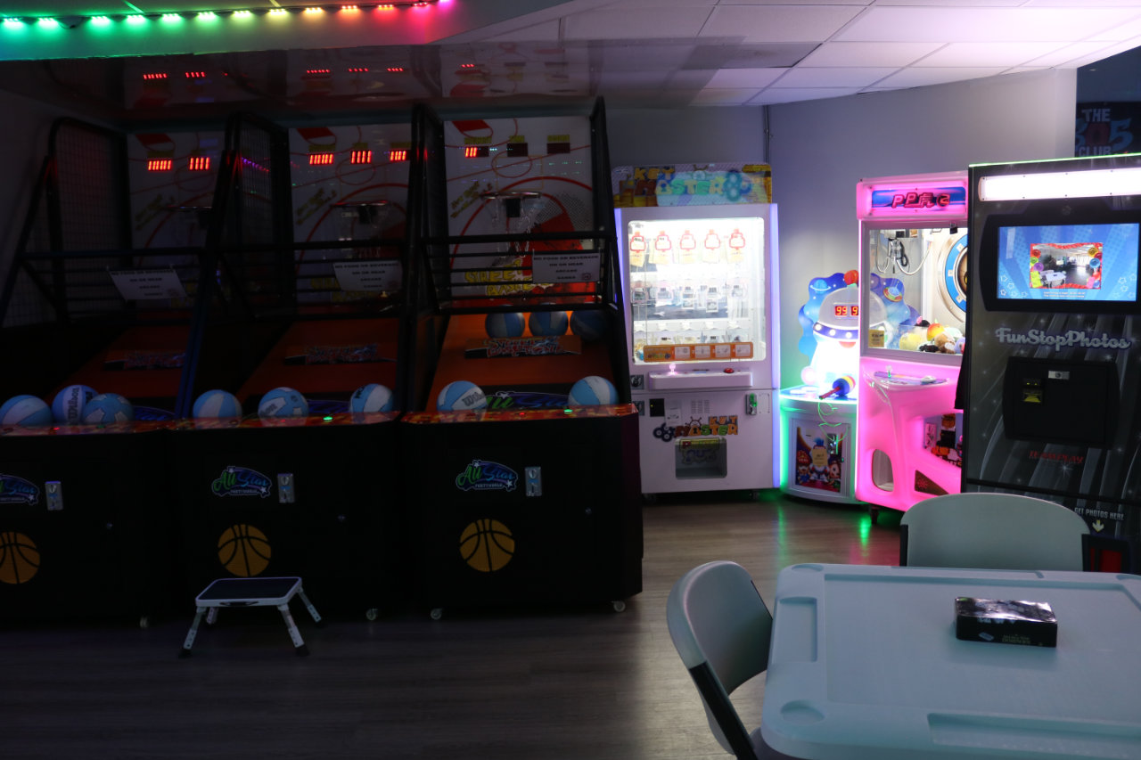 Arcade games and basketball machines at All Star Party World
