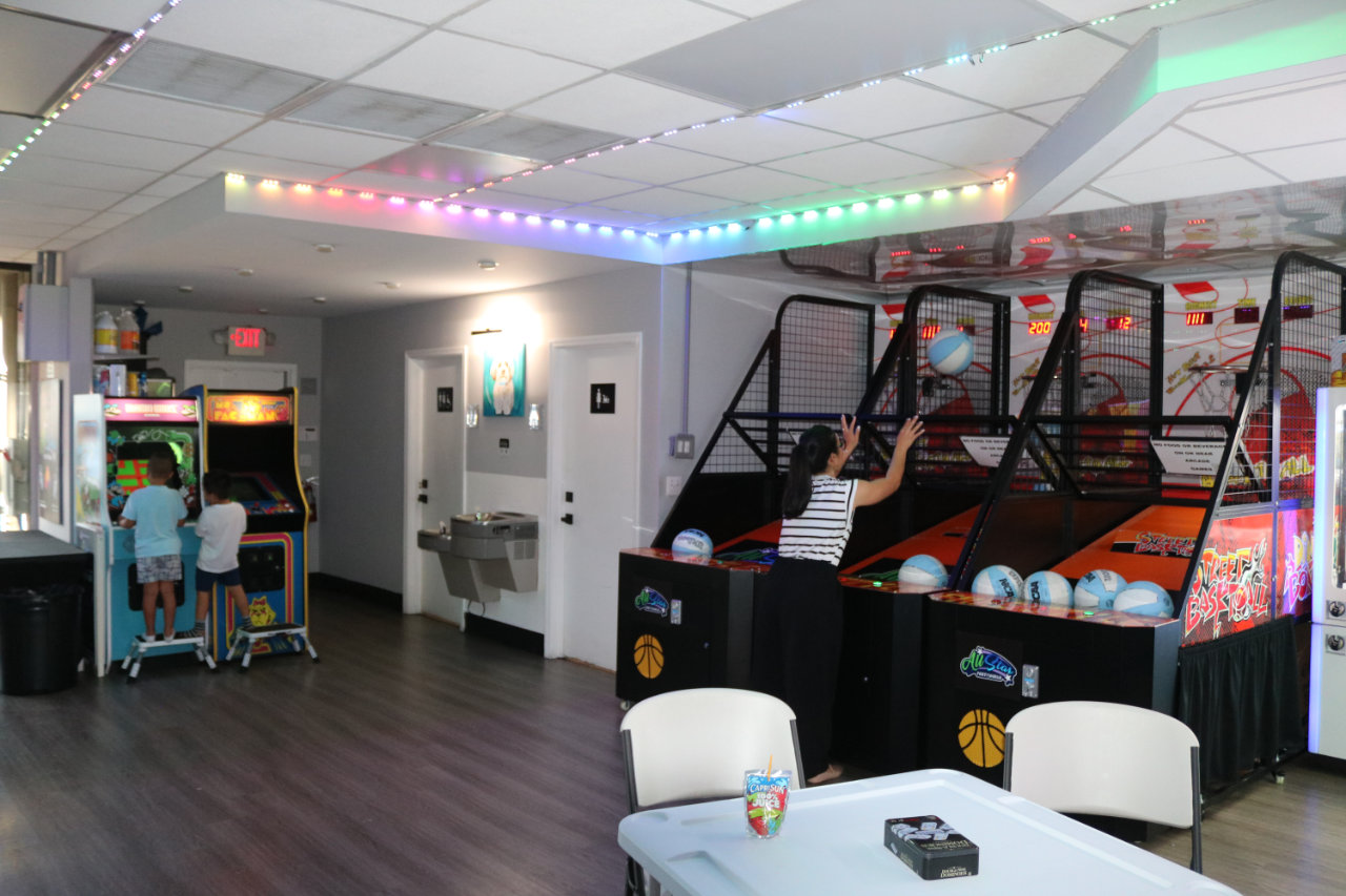 Overview of the arcade lounge area at All Star Party World