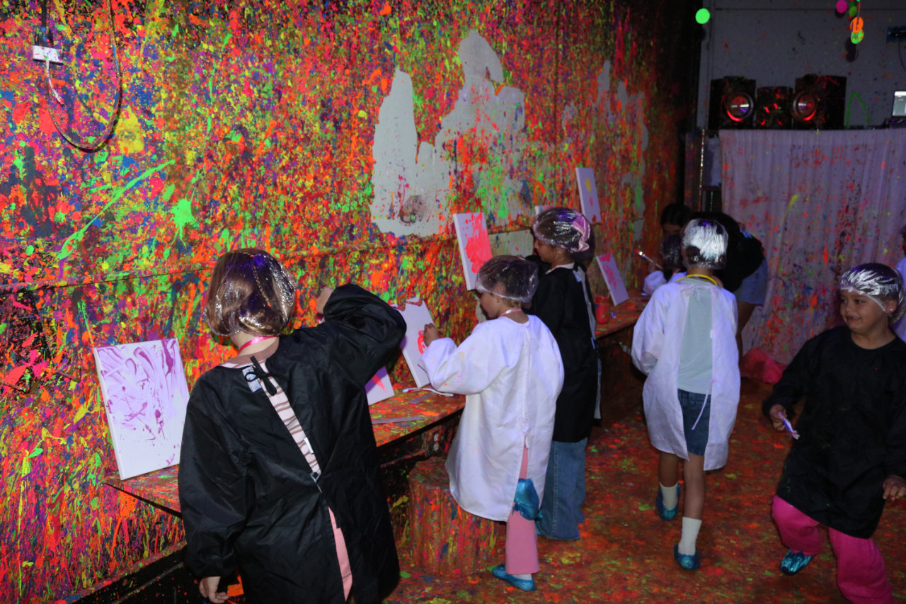Kids painting canvases at All Star Party World