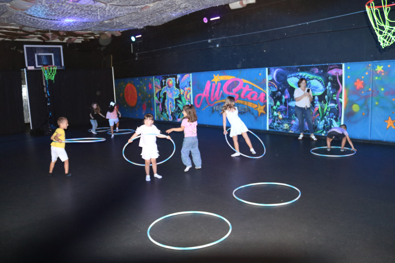Kids playing dodgeball on the court at All Star Party World