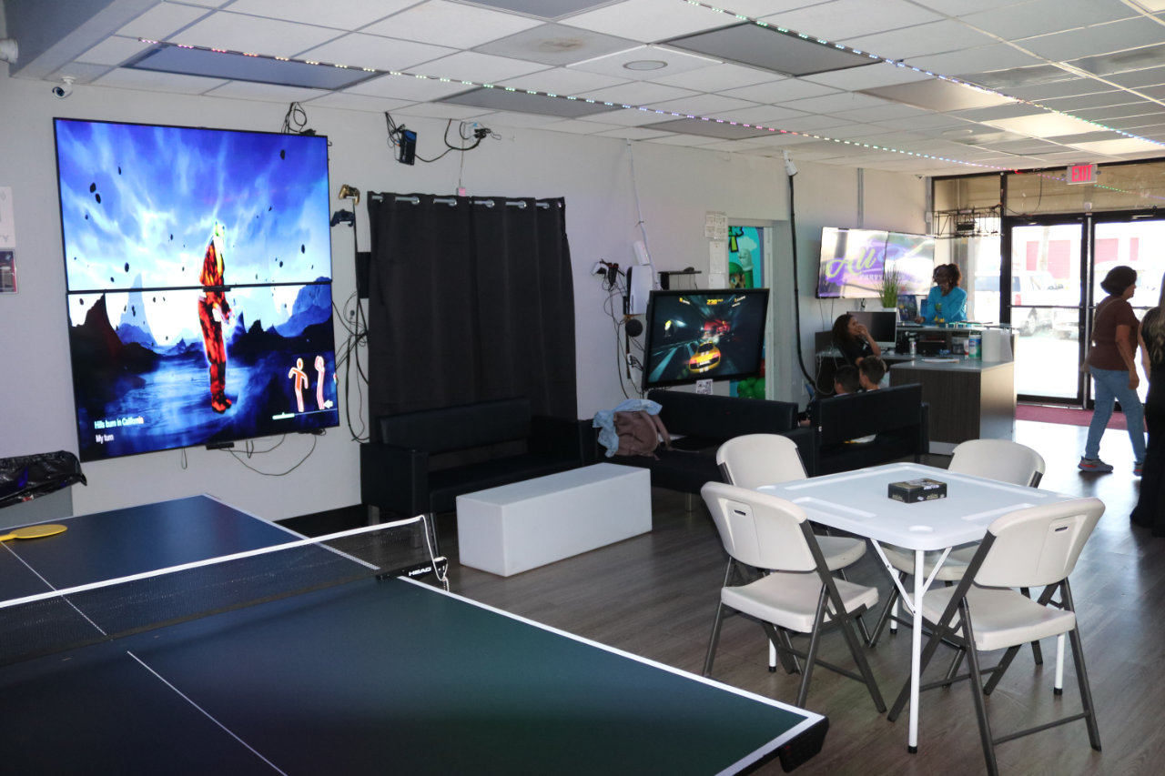 Ping pong table in the arcade room at All Star Party World